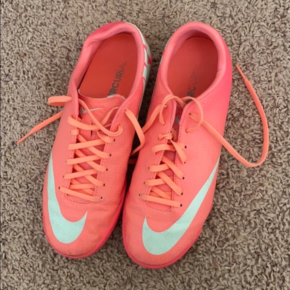 Nike Mericurial Indoor Turf Shoes - Picture 2 of 3